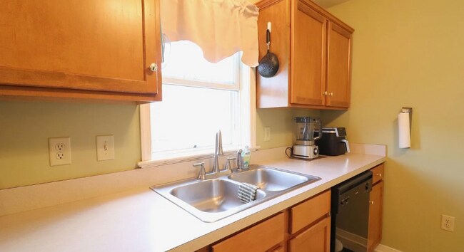 Photo - 641 Chickadee Dr