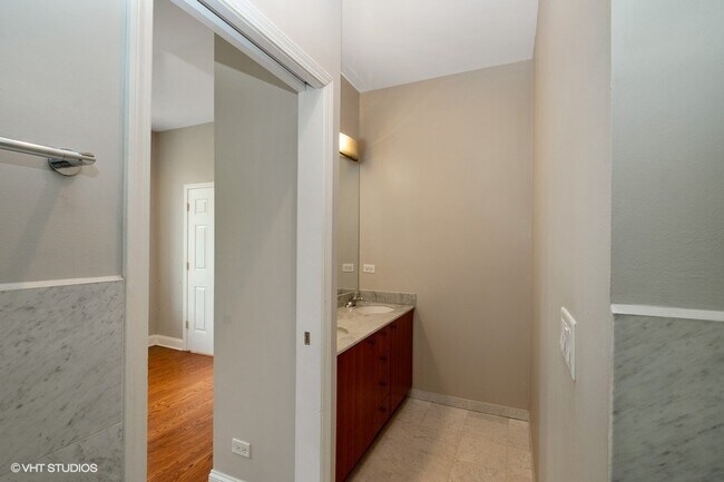 Photo - 1458 N Artesian Ave Unidad E