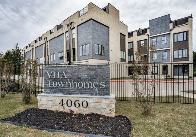 3 Bd / 3 Full & 2 Hf Baths - 4060 Spring Valley Rd Townhome