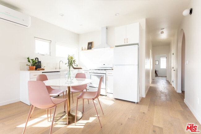 Photo - 3611 1/2 Bellevue Ave