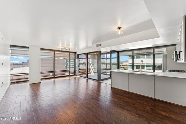 Building Photo - 4808 N 24th St Unit 724