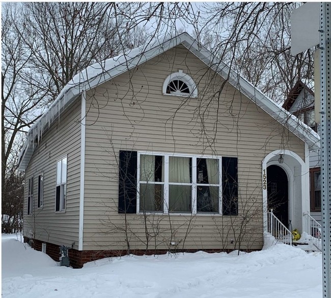 Building Photo - 1523 College Ave