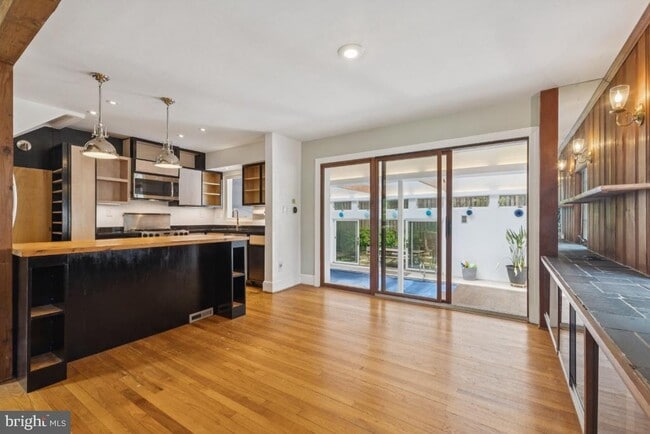 Photo - 1610 N Greenbrier St