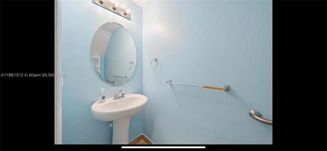 Photo - 259 SW 7th Ct