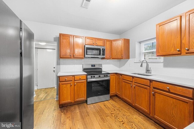 Photo - 3645 Emerald St