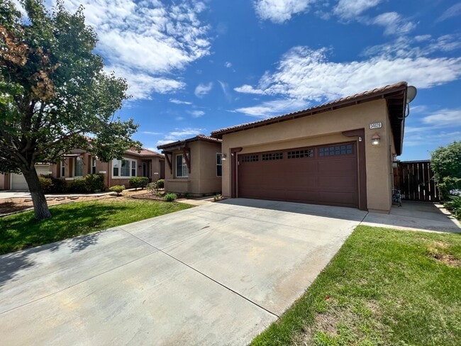 Photo - 3 bedroom SINGLE STORY home in Winchester on HUGE corner lot