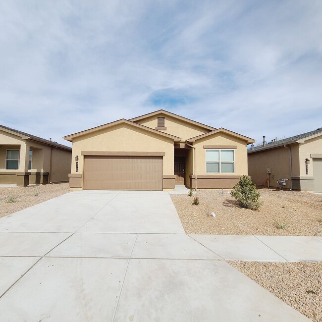 4 bed 2 bath home in Huning Ranch! Newly B... - 4 bed 2 bath home in Huning Ranch! Newly B...
