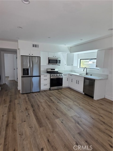Building Photo - 6130 Hazeltine Ave Unit 3