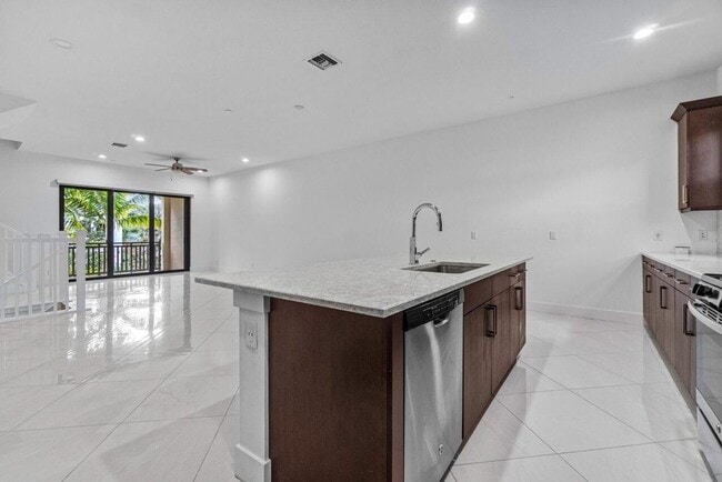 Photo - 7115 Edison Pl