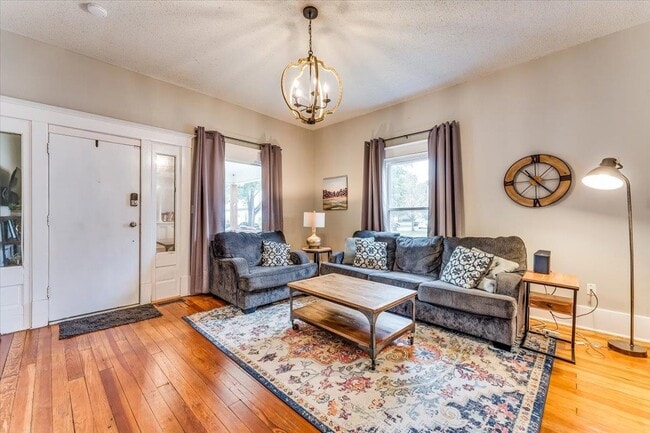 Photo - 131 S Fern St