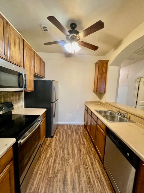 Photo - 2001 Kirby Lee St