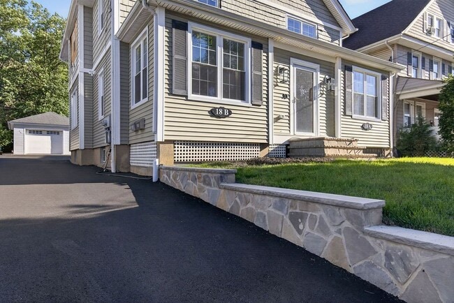 18 Walnut St