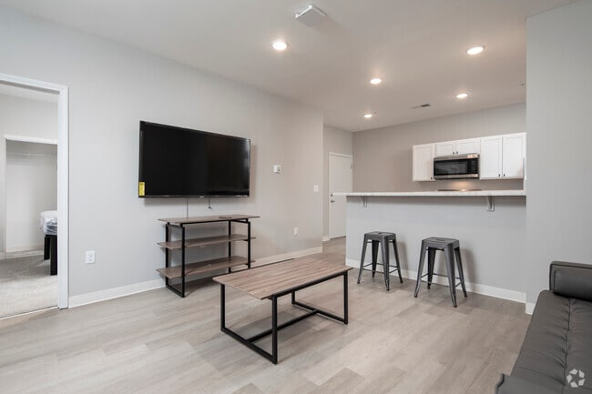 2BR, 2BA - 726SF
