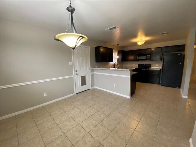 Photo - 1604 Rock Hollow Loop