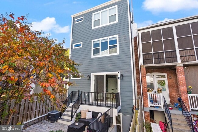 Building Photo - 1225 Park Rd NW