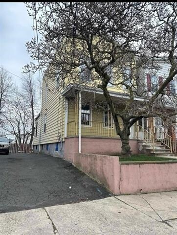 Photo - 448 Ave E