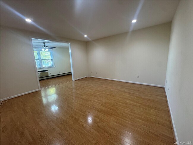 Photo - 138 Mayflower Ave Unidad 1