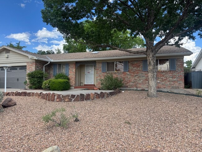 Building Photo - 4 Bedroom, 2 Bathroom Home near Louisiana & Osuna