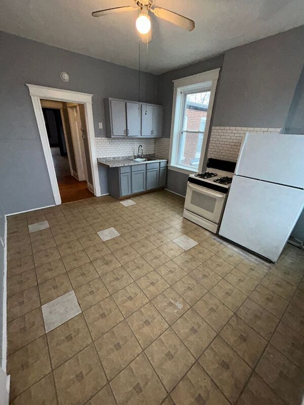 Photo - 3437-342F Alberta St