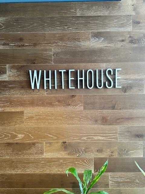 Building Photo - 8400 De Longpre Ave Unit #207