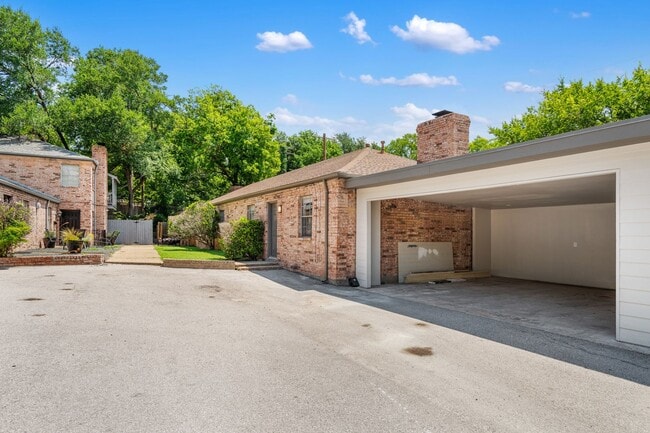 Photo - TARRY TOWN DUPLEX - 3BD/2BA - AWESOME REMODEL - W/D - GAS COOKING - BIG PATIO - $3400