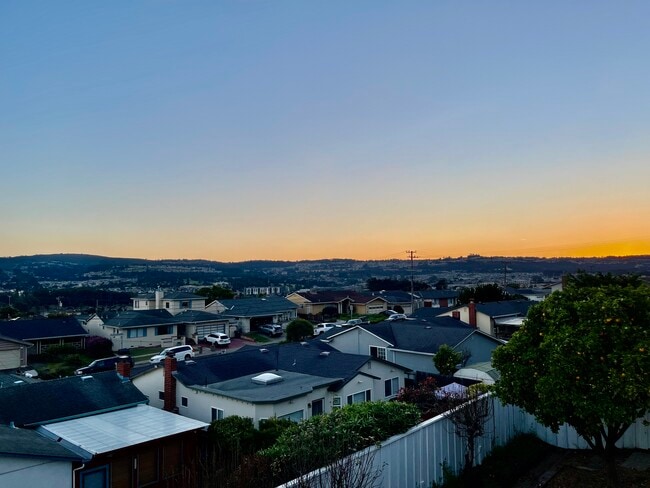 Building Photo - 633 Rocca Ave