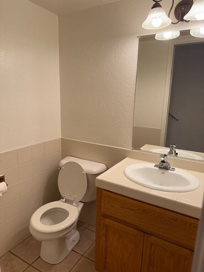 Photo - Great Condo with 1 car garage and indoor l... Unidad 3