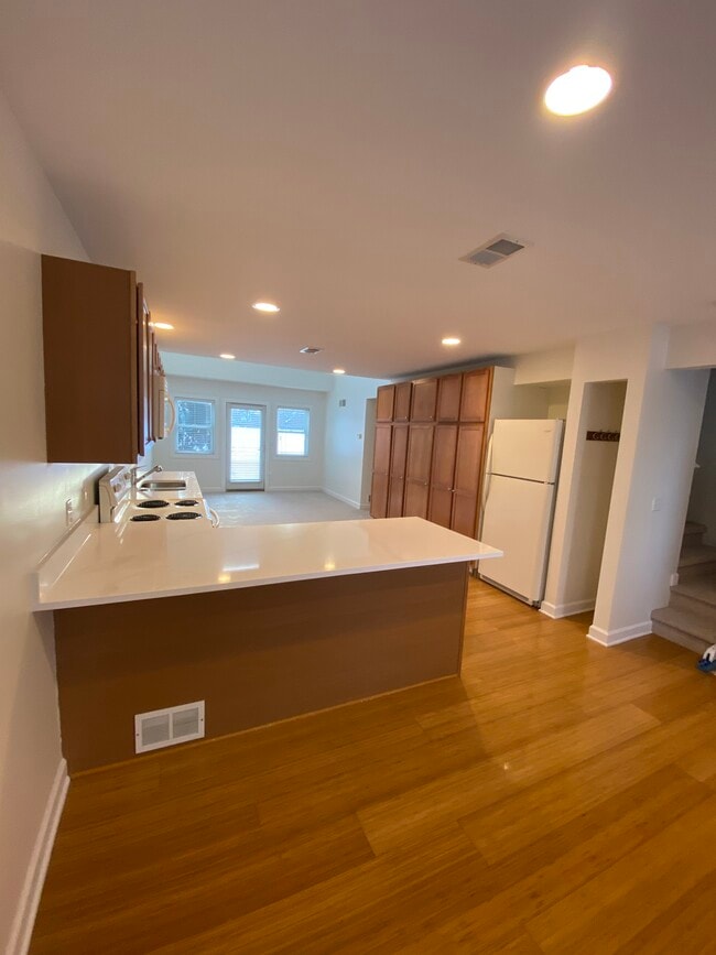 Photo - 263 S Union St