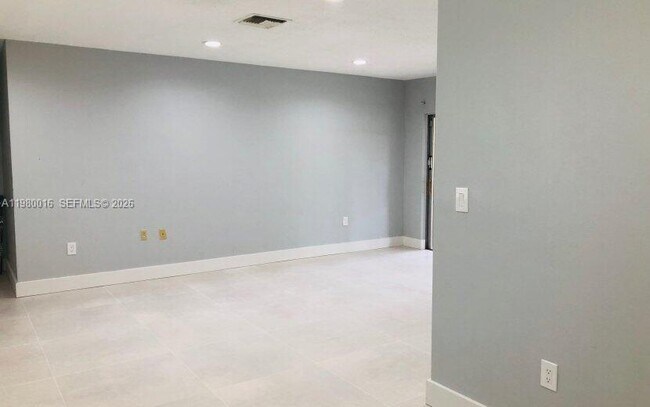 930 Benevento Ave Unit 930