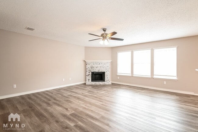 Photo - 1120 Single Tree Dr