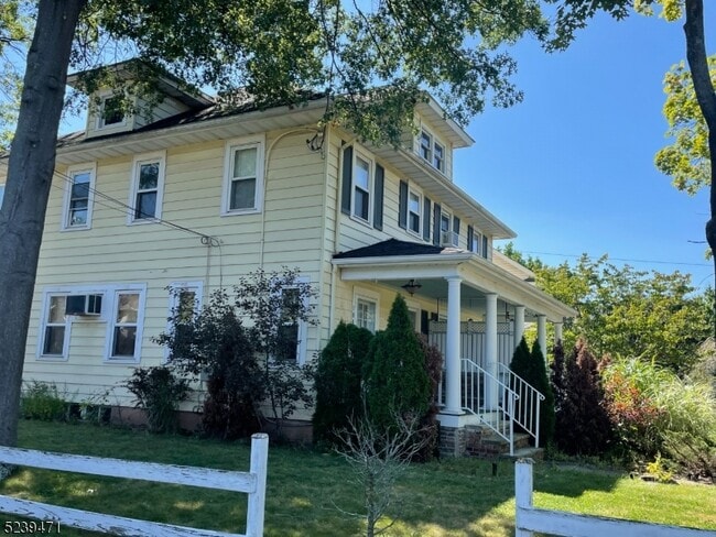 Photo - 182 N Bridge St