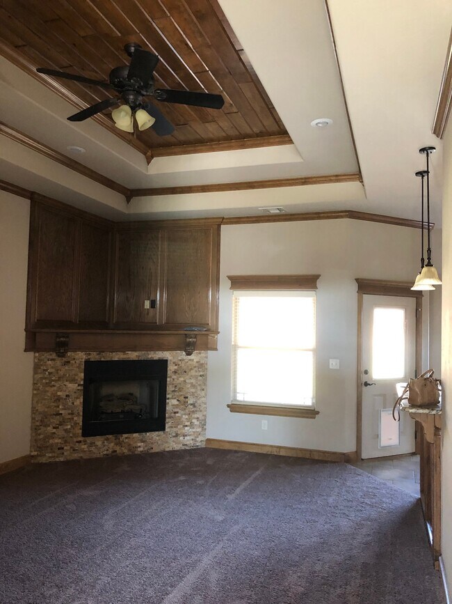 Photo - 1308 Saddle Rock Drive