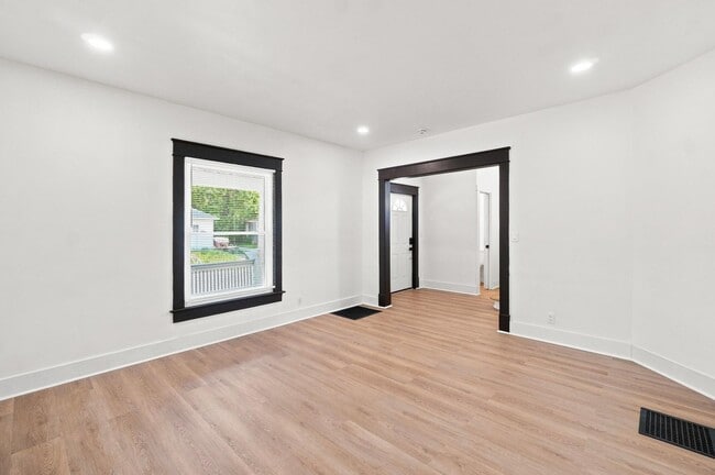 Photo - 902 E Eureka St