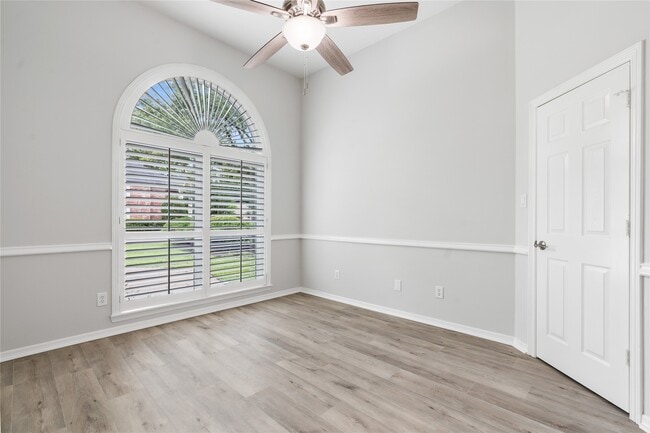 Photo - 25818 Overlake Dr