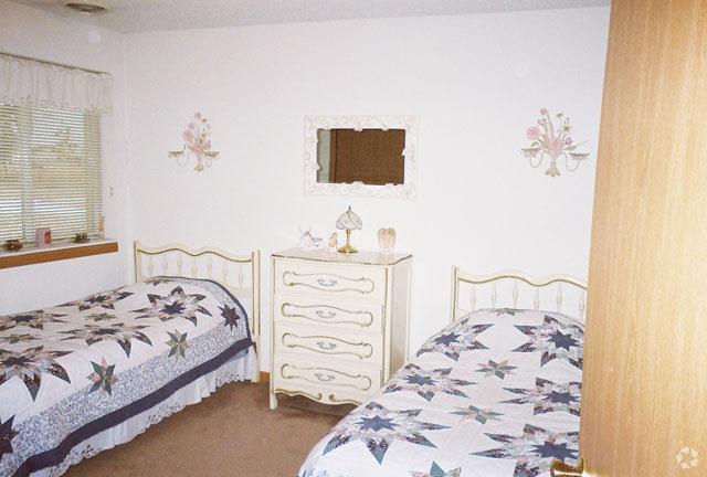 Pineridge Apartments - Pineridge Apartments