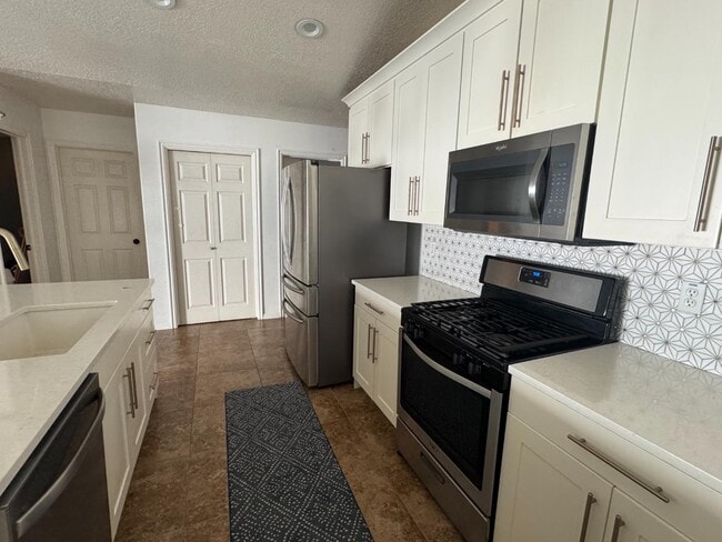 973 E 800 N St