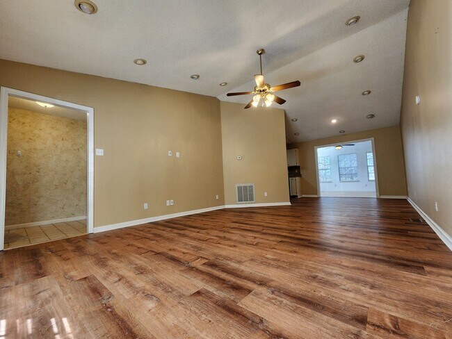 Photo - City of Maryville 37801- 3 bed 2.5 bath condo - call Tom Parry 865-607-3649