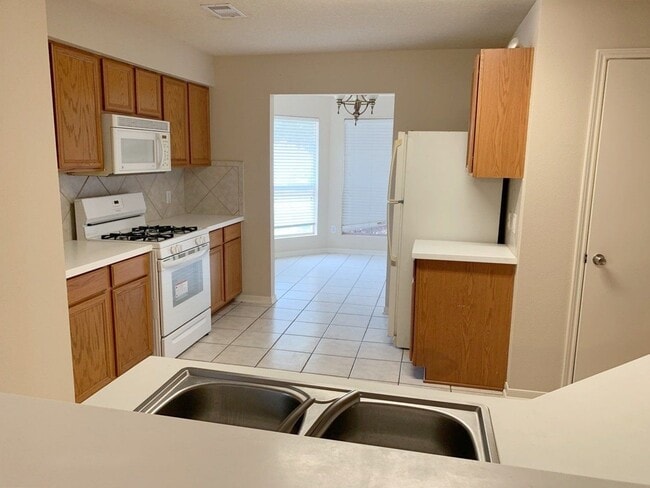 Photo - 2747 Lofty Elm St