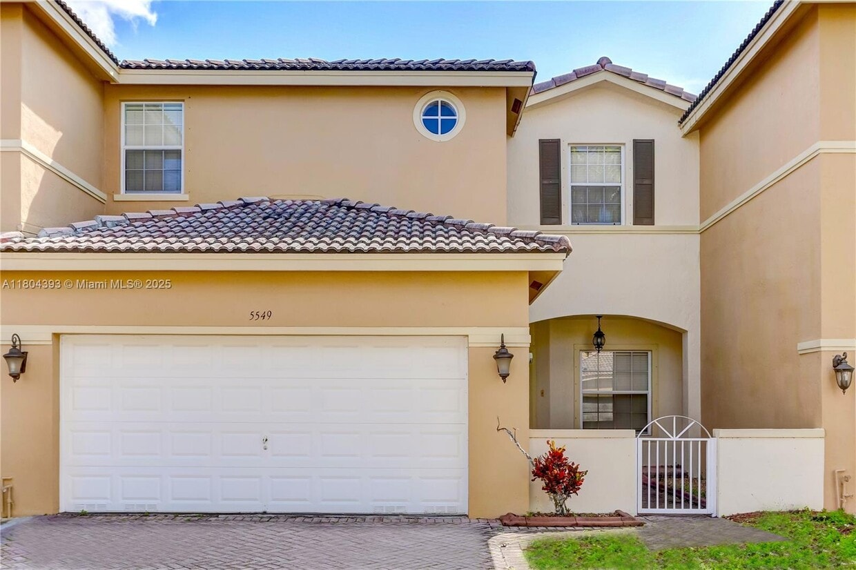Photo - 5549 NW 113th Ct (Doral, FL)