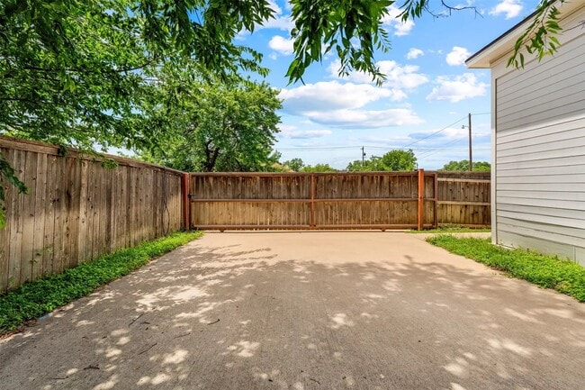 Photo - 1012 Burnett Ave