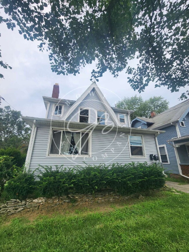Building Photo - Spacious 1 bedroom (or 2 bedroom if no liv... Unit #C Rental