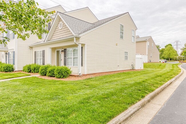 Photo - Beautiful 2-Story 3 bedroom and 2.5 townhouse in High Point, off Skeet Club Rd and Eastchester