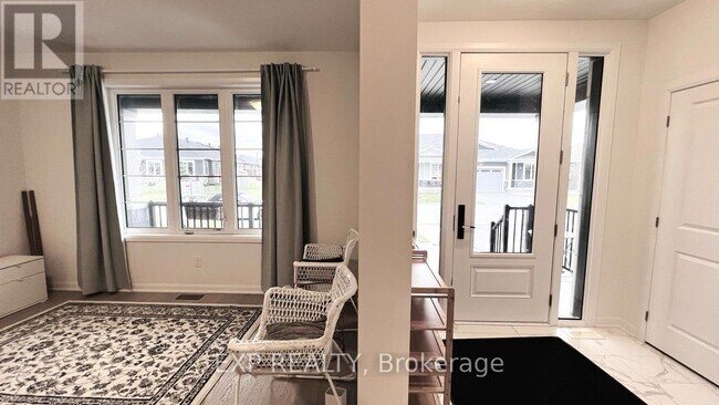 Photo - 747 Coast Cir