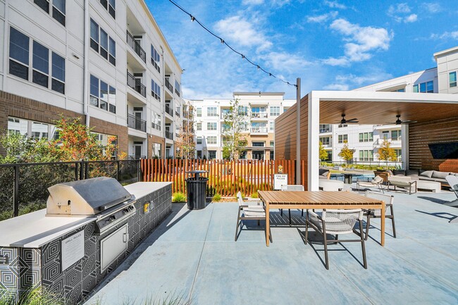 Building Photo - 15635 Memorial Dr Unit 122