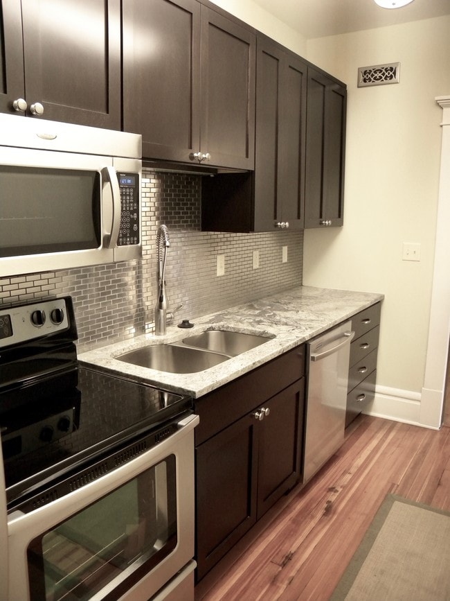 Photo - 1764 N High St Unidad B