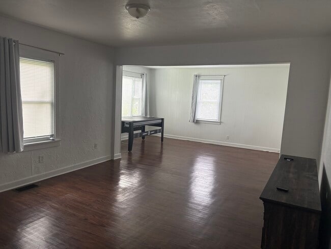 Photo - 10 N Greenleaf St