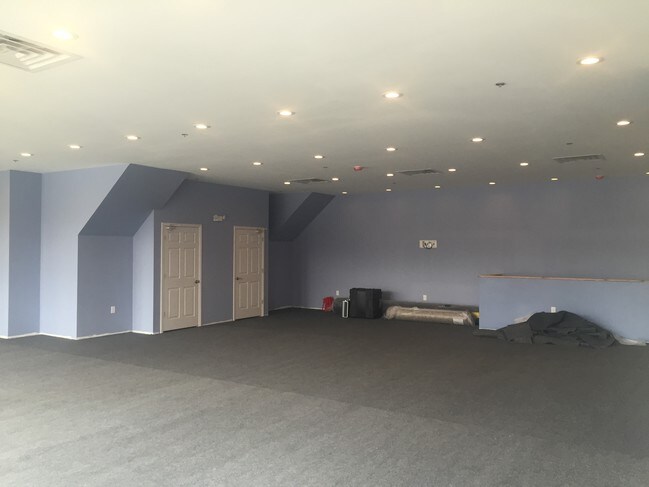 Photo - 415 Station St