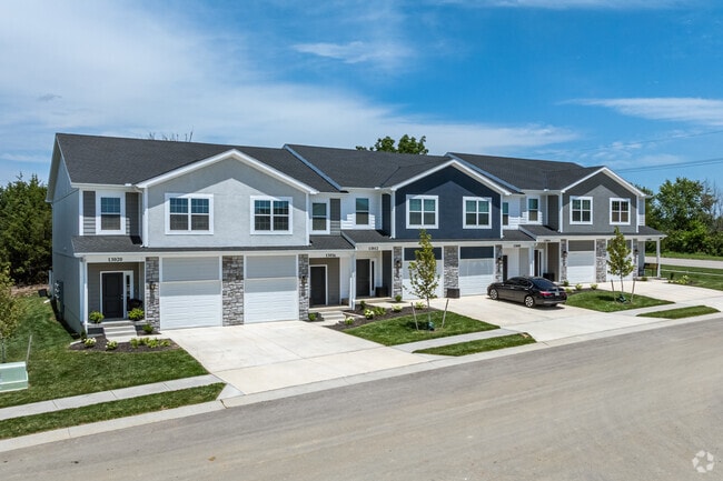 Building Photo - Sandstone Pointe Rental