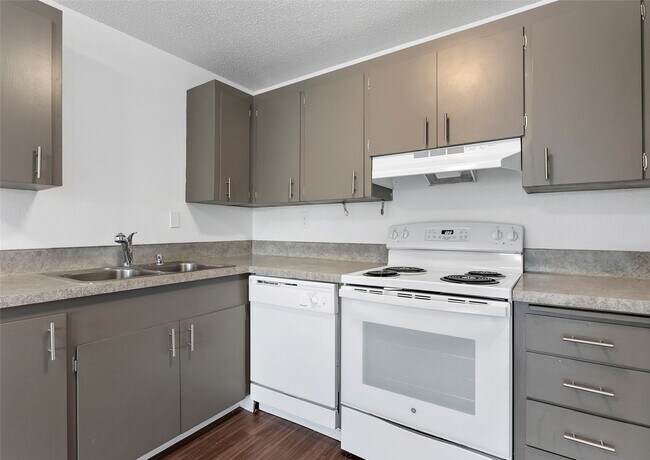 Apt 31 Kitchen - Stateside Flats