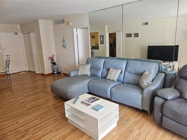 Photo - 5161 Collins Ave Unit 603